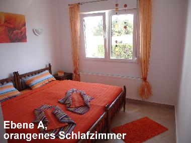 Ebene A, das orange Schlafzimmer