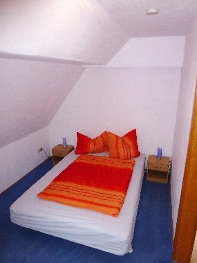 Doppelbett 1,40 x 2m im Dreibettzimmer