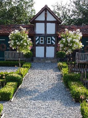 Formaler Garten mit Kaninchengehege