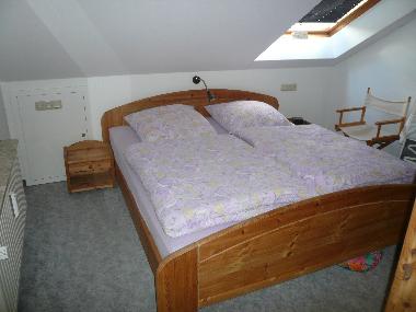 Schlafzimmer vor der Renovierung