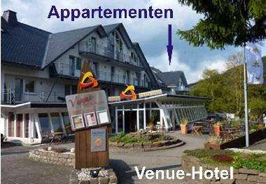 Nachbarhaus VENUE-HOTEL (im Hintergrund Fewo am Kurpark)