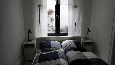 Schlafzimmer mit Doppelbett