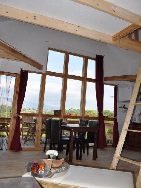 Vom Esszimmer aus k�nnen sie das gesamte Panorama �berblicken, und auch an schlechten Tagen wird die