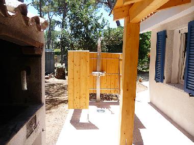 Behindertengerechte Aussendusche