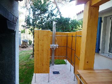 Behindertengerechte Aussendusche