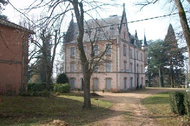 Schloss / Burg in Les Halles (Rh�ne) oder Ferienwohnung oder Ferienhaus