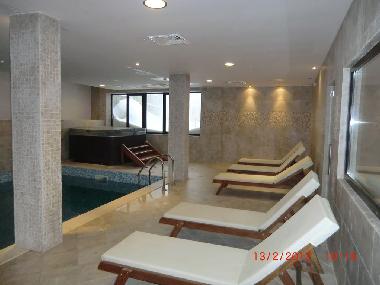 Innen Schwimmbad Liegebereich