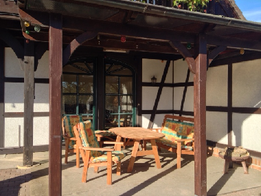 Sitzgruppe auf der berdachten Terrasse