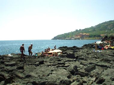 Badeg�ste auf Lavagestein