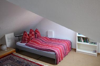 Bett im Dachstudio