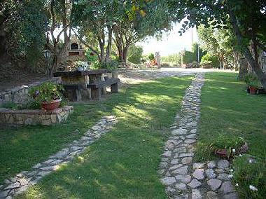 Garten mit gemauertem Grill