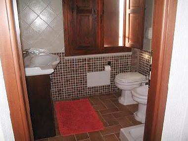 Badezimmer mit Dusche/ WC/ Bidet