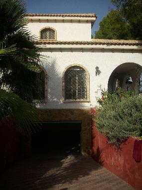 Hausfront mit Garage