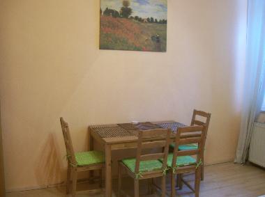 Esstisch im Schlafzimmer 1