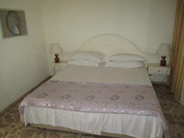 Doppelbett im Schlafzimmer