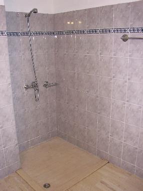 Dusche im grossen Badezimmer