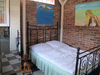 Das Schlafzimmer mit doppelbett