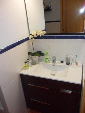 Ger�umiges Bad ...