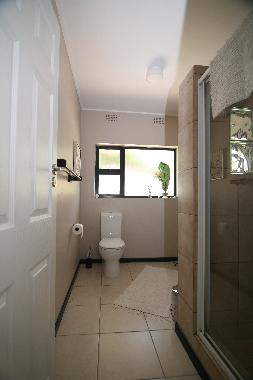 Badezimmer mit Basin und Dusche