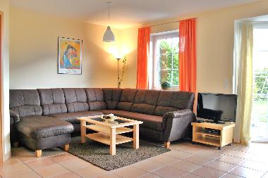 Gem�tliches Wohn-Esszimmer,Stereo,-CD, LCD-TV,DVD, direkt zur S�dterrasse mit Strandkorb und Garten