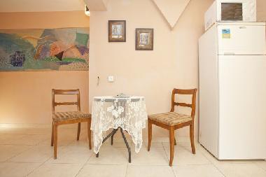 Apartment 2 - Studio mit grossem Kuehlschrank