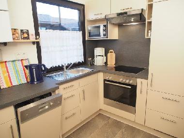 Kche, kompl. mit Splmaschine, Herd, Backofen, Khlschrank, Mikrowelle....neu 01-2013