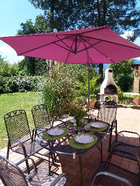 Der Garten l�dt ein zu gem�tlichem Fr�hst�ck