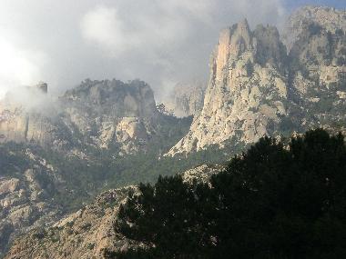Zum Bavellagebirge ist es nicht weit. Es gibt auch Wege f�r kleinere Kinder