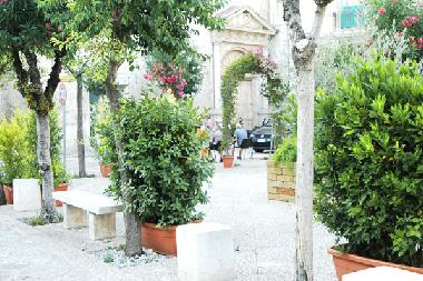 Piazza Garibaldi /// Direkt vor der Haustr des Pesce Spada