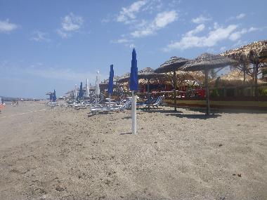 50 m zum breiten Sandstrand