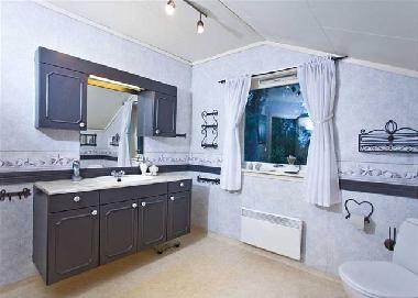 Badezimmer mit Badewanne