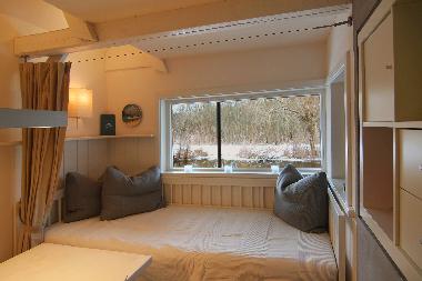 Alkove mit Blick auf die winterliche Mildenitz