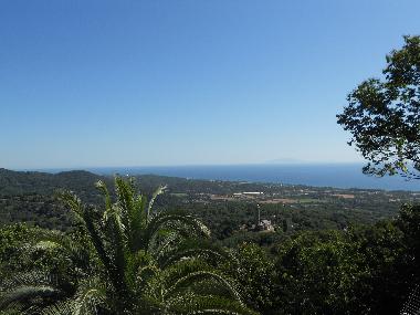 Aussicht vom Balkon und Wohnzimmer