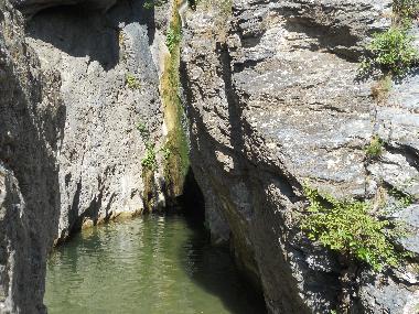 Der etwa 800m entfernte Wasserfall