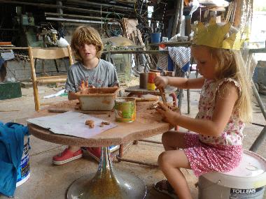 Modellieren mit Ton gef�llt in jedem Alter.