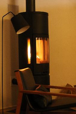 Lesesessel am Ofen - Zeit vergessen