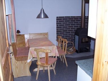 Sitzecke in der Wohnkche mit Kaminofen