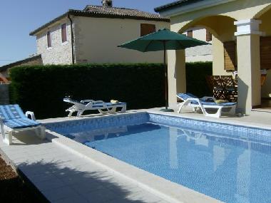 Terrasse und Pool