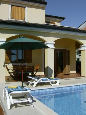 Terrasse und Pool