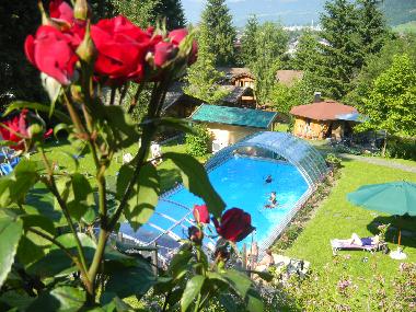 beheizter Pool mit Panorama Schiebehalle