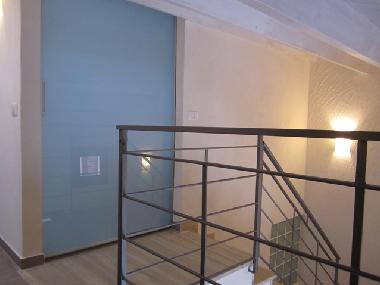 Offene Galerie mit extra Schlafzimmer mit edler Glasschiebetr