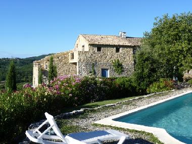 Haus vom Schwimmbad der Oleander