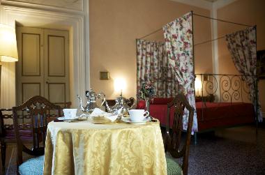 Schloss / Burg in Lucca (Lucca) oder Ferienwohnung oder Ferienhaus