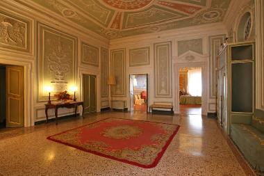 Schloss / Burg in Lucca (Lucca) oder Ferienwohnung oder Ferienhaus