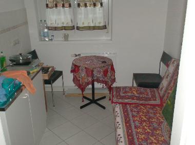 K�che mit kleiner Schlaf-Couch