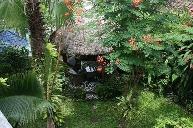 Das Teehaus vom Balkon aus