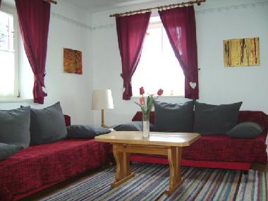 Unsere gemtliche Sitzgarnitur kann bei Bedarf fr weitere 2 - 4 Personen als Schlafmglich