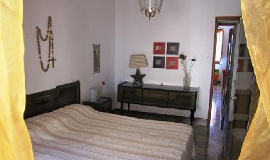 Schlafzimmer mit Doppelbett