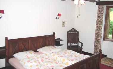 Schlafzimmer mit Doppelbett