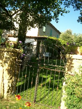 Ferienhaus in ROGNES (Bouches-du-Rh�ne) oder Ferienwohnung oder Ferienhaus